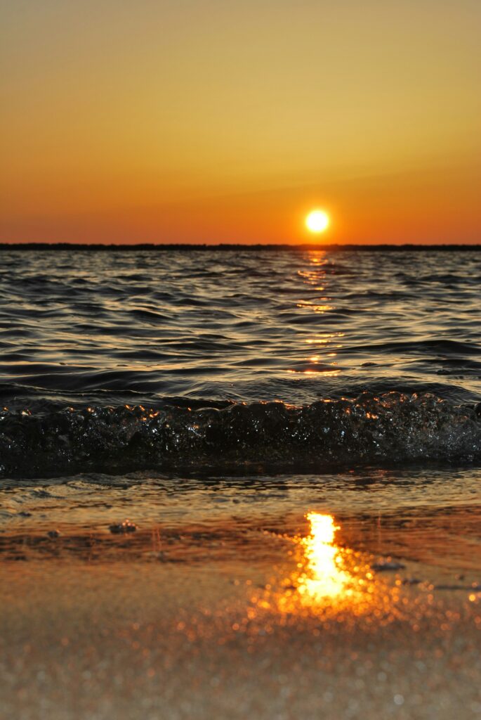 Das Meer mit Sonnenuntergang